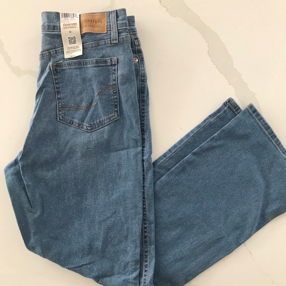 Signature Levi High-Rise Kick Boot - Picture 7 of 7